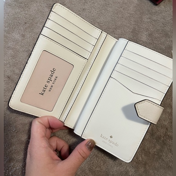 SOLD‼️ Kate Spade Compact bifold wallet - Picture 4 of 4